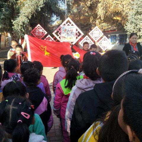 “向国旗敬礼，为队旗添光彩” —南古小学学习习近平总书记致中国少年先锋队建队70周年贺信精神