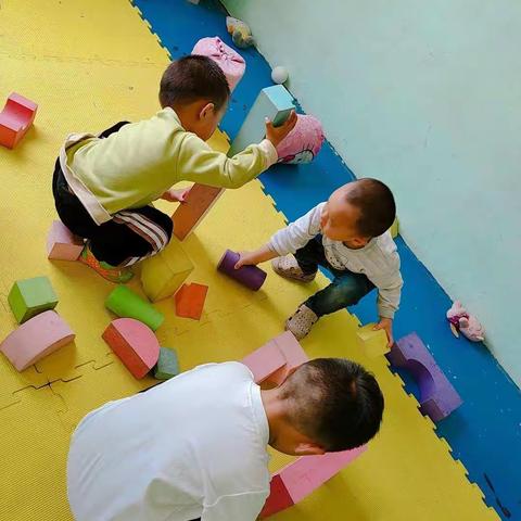 马庄中心幼儿园新生第二天上学