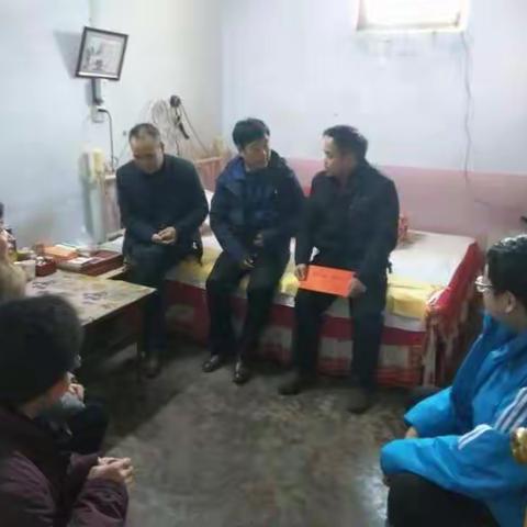 慰问暖人心    关怀现真情——县人社局走访慰问困难职工