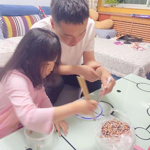 池阳小学一年级一班周嘉欣，一分钟比赛夹豆子！