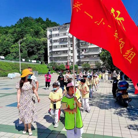 “走进消防队，安全记心中”——城关一小一年级七班参观石泉县消防救援大队研学主题活动。