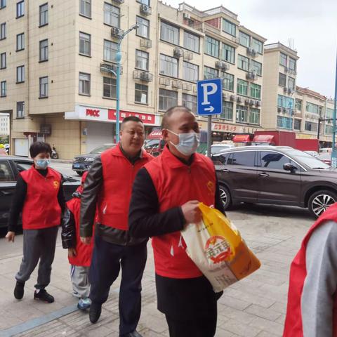 七区三月帮贫助困显真情