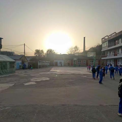 相约三月天，春意满校园——西十里小学第四周值周日常