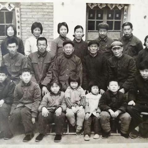 过去的老照片是一段难忘的记忆