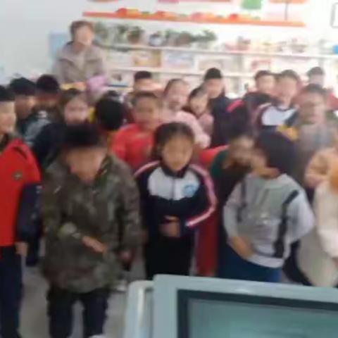 庆祝元旦🎉喜迎新年。莲河学校一年级一班元旦晚会大幕拉开👏👏