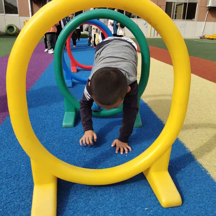 户外游戏——钻山洞