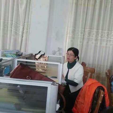 文澜江中心学校1一3年级语文老师集体备课，时间：2017年12月21日，地点：四(2)班教室、语文办公室。