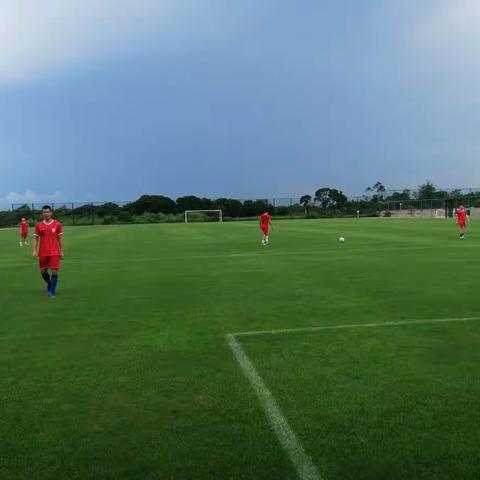 首秀观澜湖足球场