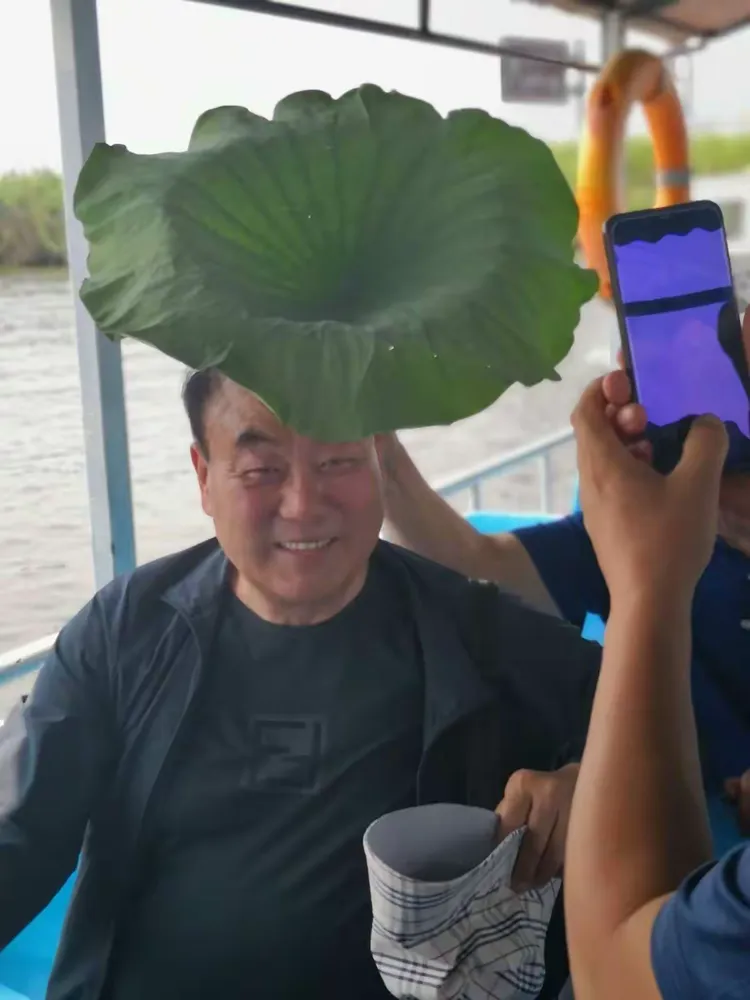 头顶荷叶心如花😂😂😂绿得好！