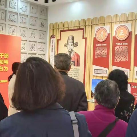 《不忘初心、牢记使命》