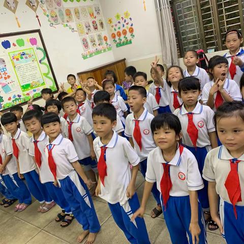 中兴中心学校一年级入队仪式