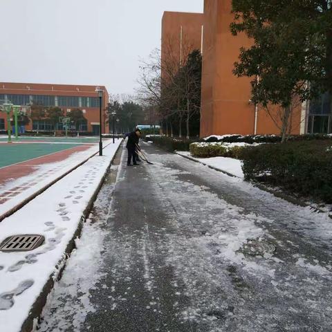 汽修部：铲雪除冰我们在行动