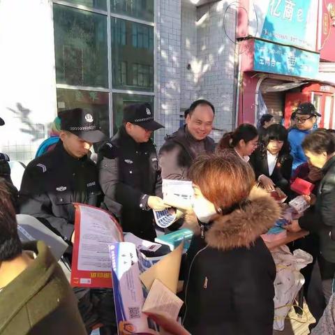弘扬宪法精神，建设法治高新——草堂街道开展“12.4”宪法宣传活动
