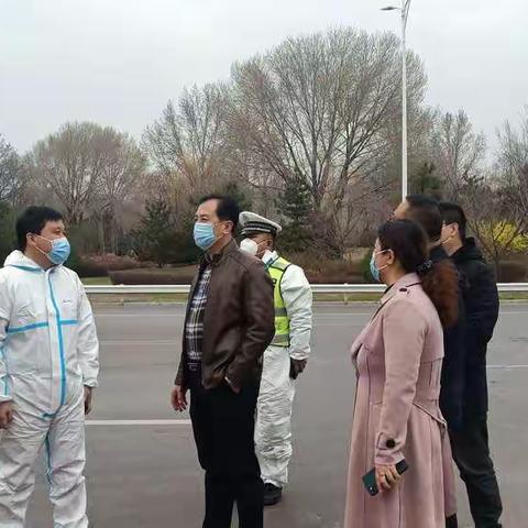 长治市总工会领导到屯留区高速口就爱心驿站建设工作进行调研