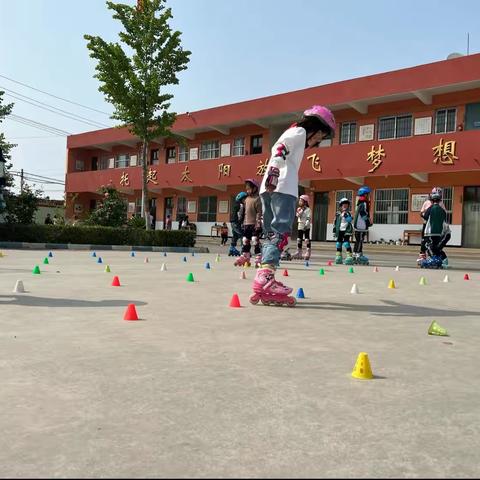 西曲沟小学轮滑社团(6)