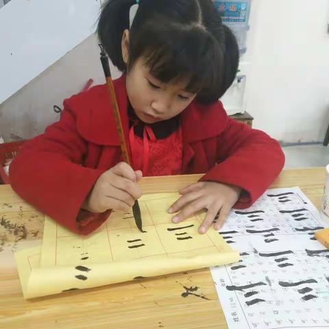 瞿熊书法培训中心.寒假班（2018年2月4日——2月9日）地址:城南服装城11栋，电话:15979913382