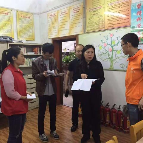 红花岗区宣传部部长高见莅临社区指导创文工作