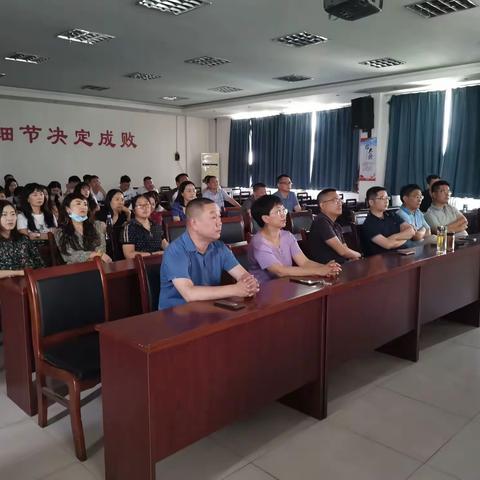 观看红色电影 传承红色基因（县人社局组织观看红色电影《太行山上》）