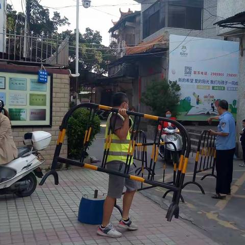 护学路上  让文明与爱同行