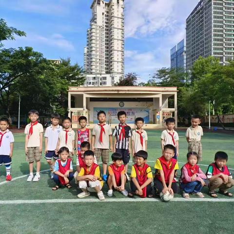 月川小学二年级“润美”足球比赛开始啦！