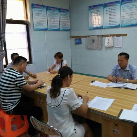 李建镇长亲临我镇计生办调研，为下一步计生工作做准备。（副本）