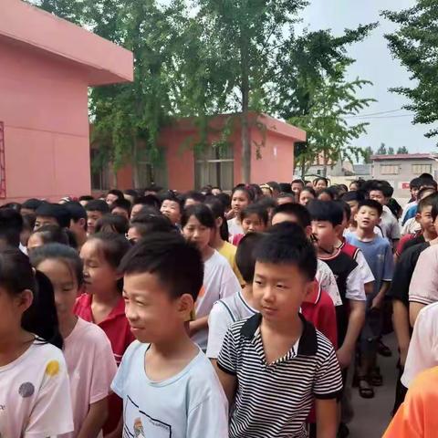 油坊小学“红领巾心向党”主题升旗仪式