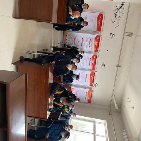 颖川堡货运营业部兰州北营业室职工学习剪影(11月份)