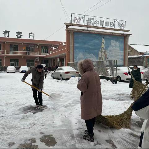 平乡邮政扫雪啦