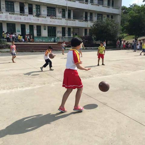 庙头镇中心小学庆六•一暨游园、室外趣味竞技活动