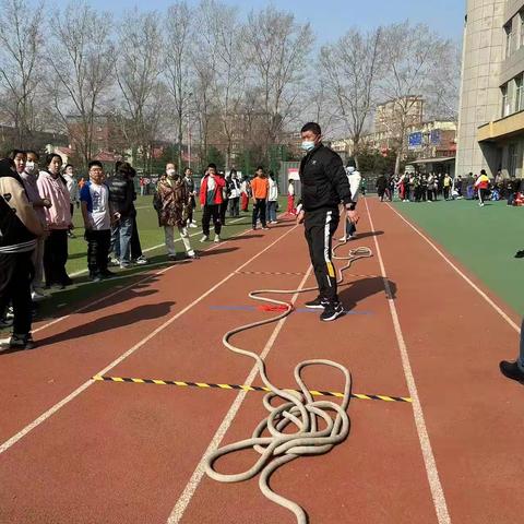 拔河比赛促团结，凝心聚力展风采——长春市宽城区长新小学工会组织全体教行教师拔河比赛