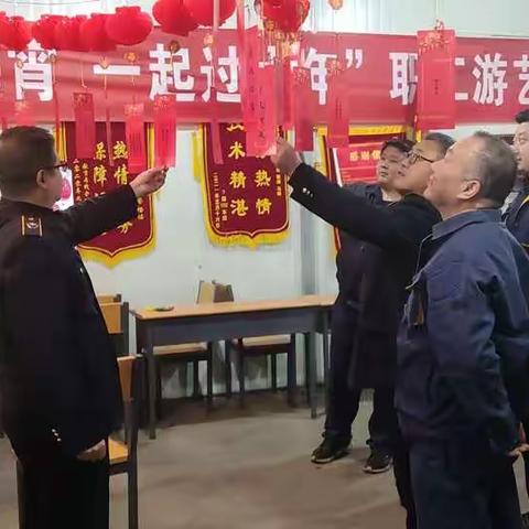 “福兔闹元宵，一起过大年”