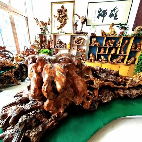 寻奇觅美慧眼识珍珠 ，藏意纳趣巧手绽神奇，——国家一级工艺美术大师周厚安根艺作品欣赏