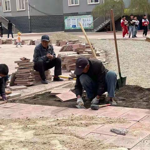 最美志愿者——朝阳地小学家校共建绿色校园活动三