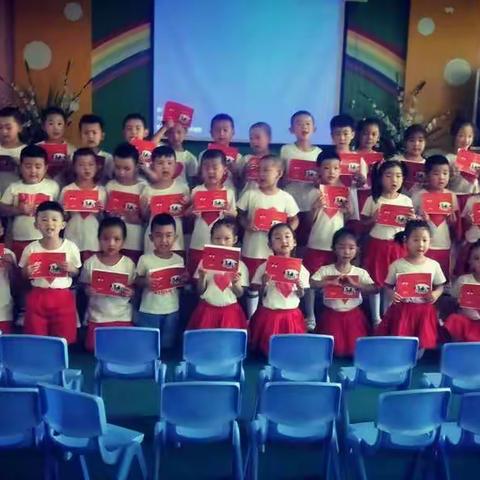 市四幼开展“惜别幼年时光，我们扬帆起航”暨幼儿园大班毕业典礼