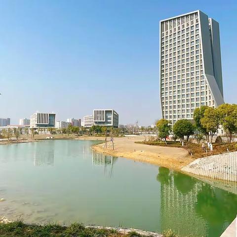 大手拉小手，体验大学行—爱乐思中五班走进江科大