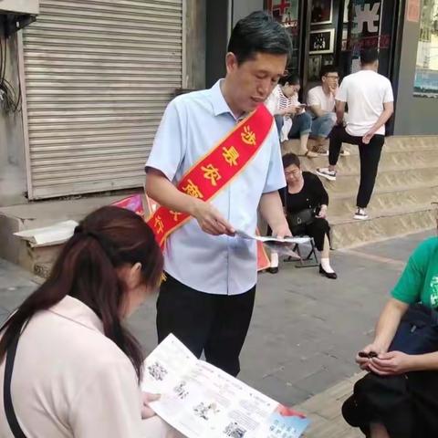 警惕假币 守护财富