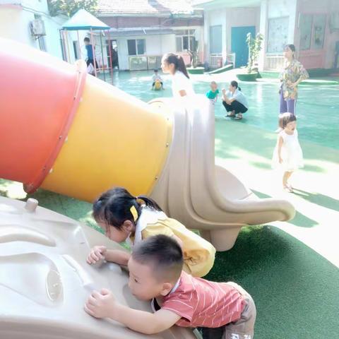 李亦晨小朋友的第一天幼儿园生活