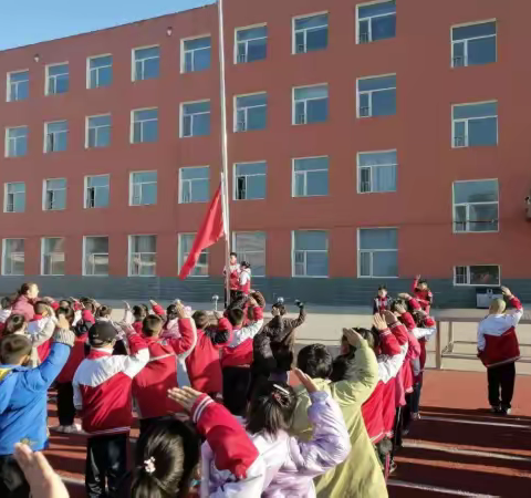 幸福小学开展学雷锋系列活动