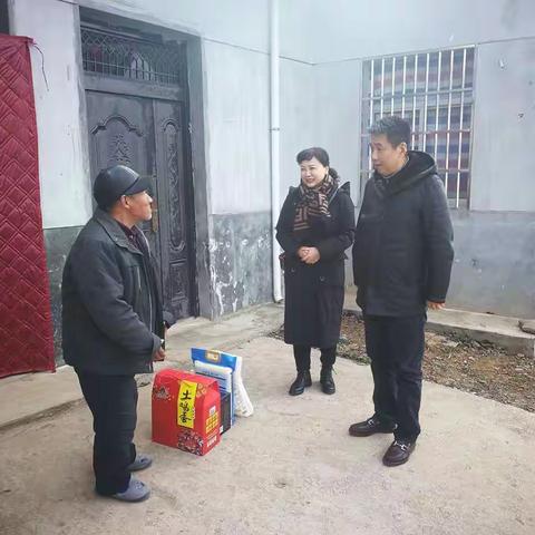 未央区政协主席杨军、政协副主席窦芳到三官庙镇曹湾村开展脱贫攻坚工作