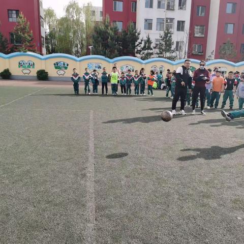 我们的第一次“足球比赛”