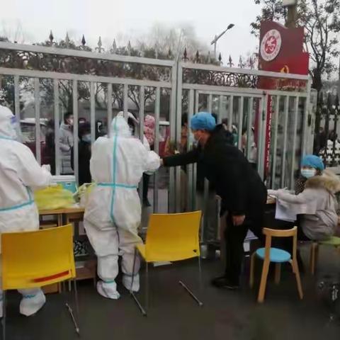 西湖社区     《疫情防控，社区先行》