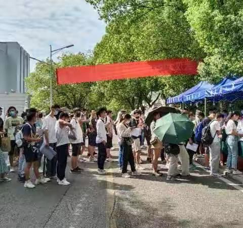 【楚雄大道支行】反假知识进校园 金融知识惠师生