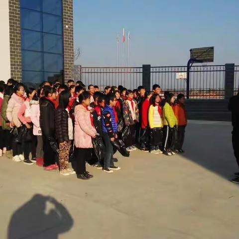 高仓街道桃源社区和桃源小学开展"爱护环境，从我做起" 环保公益活动