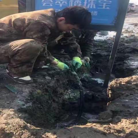 默默无闻忙抢修   排除隐患保安全