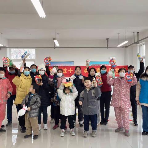 元宵到，猜灯谜，花灯闹。