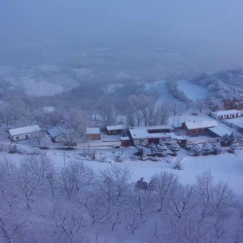 雪中的前槽村