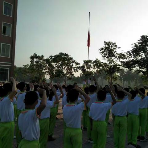 《大同中心小学周一升旗活动》