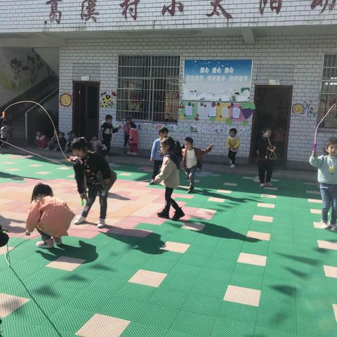 小太阳幼儿园跳绳游戏