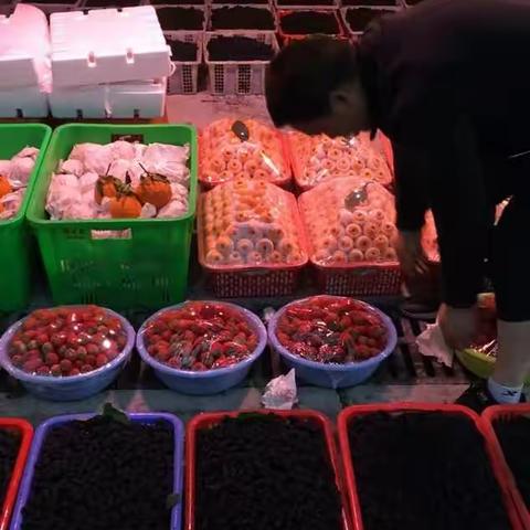 广元人餐桌上、果盘里的美食基本都来自川陕甘农产品交易中心。