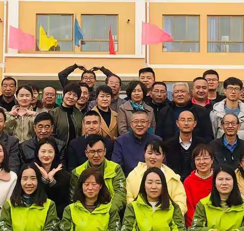 趣味运动会 巾帼展风采 ——乌兰学区“庆三八”趣味运动会